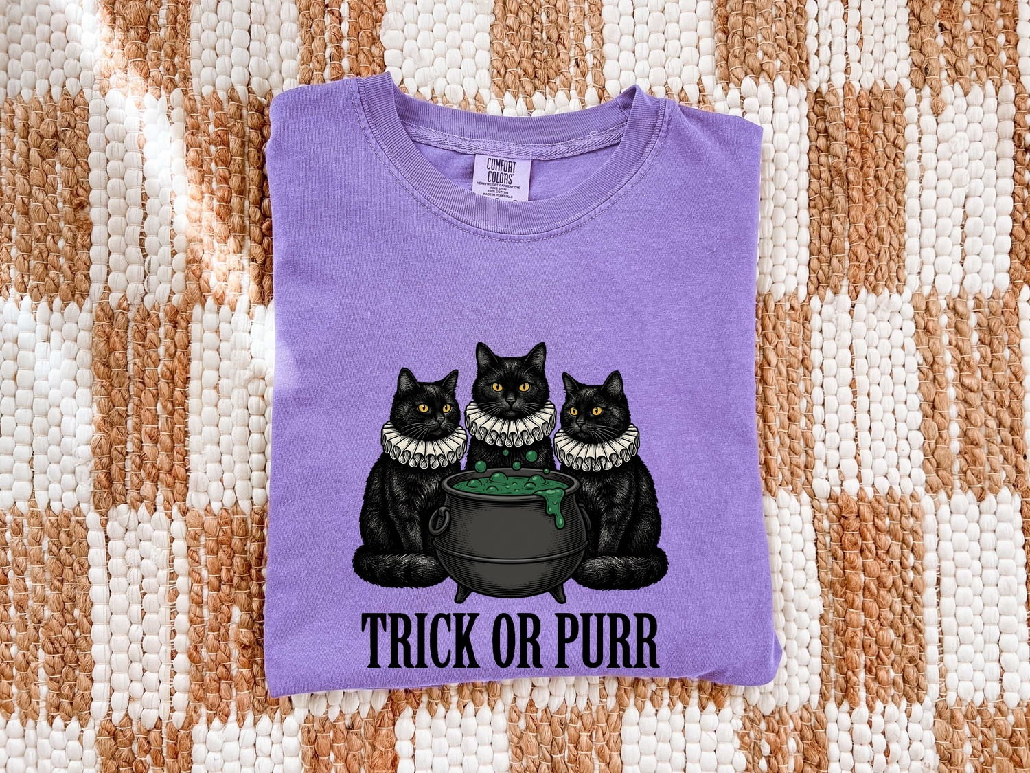 Black Cat Shirt Halloween Pet Owner Gift Women Retro Tee Cat T-Shirt Horror Fan Vintage Tshirt Dog Graphic Dark Witch Cauldron Tshirt