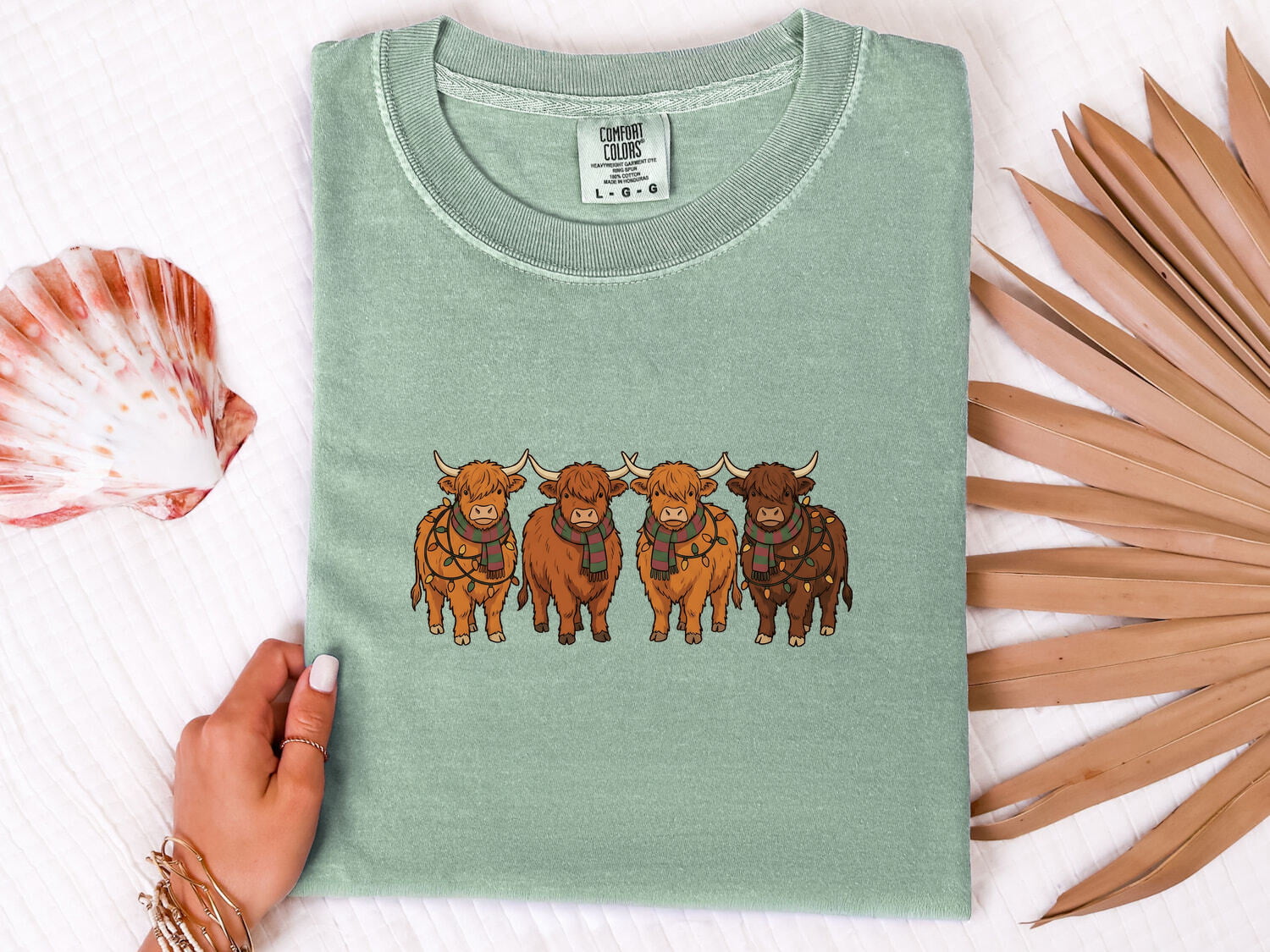 Highland Cattle Shirt Christmas Pets Gift Women Animated Tee Cow T-Shirt Xmas Fan Cartoony Tshirt Animal Graphic Doodle Christmas Lights