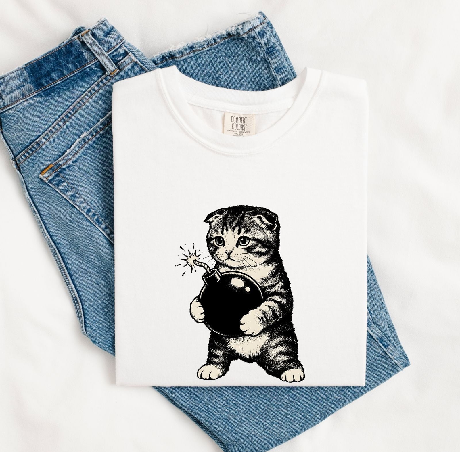 Cat Bomb Shirt Cat Joke Gift Women Retro Tee Feline T-Shirt Cat Fan Kitty Tshirt Humor Graphic Sketch Wick Tshirt