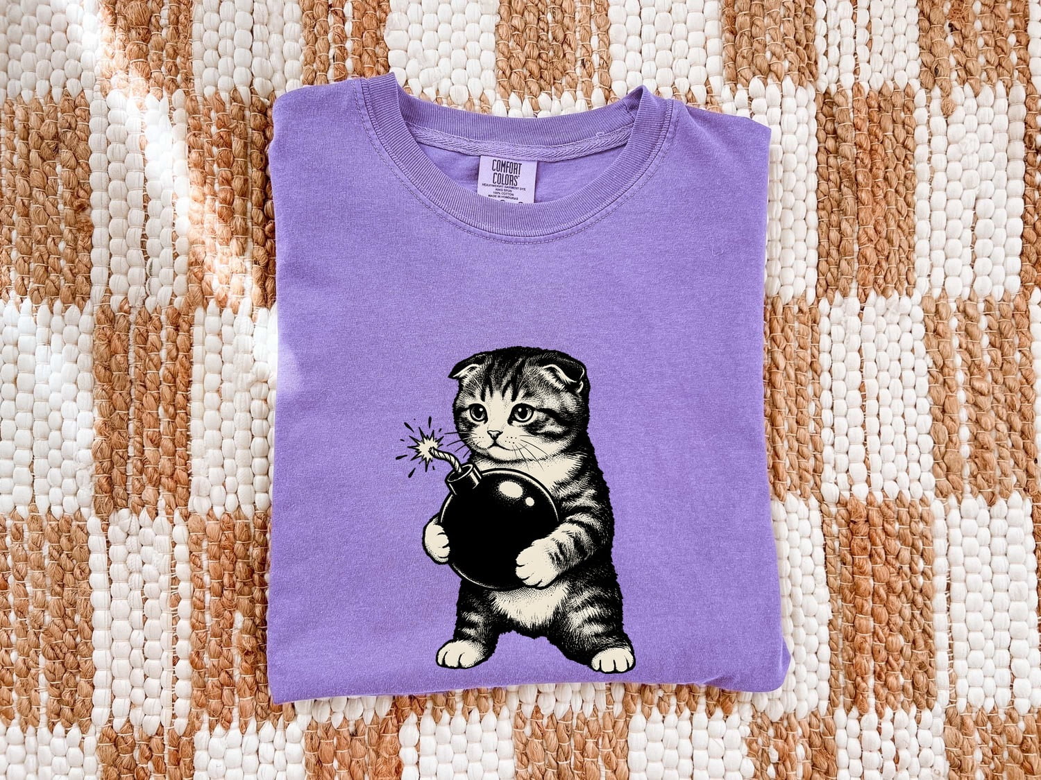 Cat Bomb Shirt Cat Joke Gift Women Retro Tee Feline T-Shirt Cat Fan Kitty Tshirt Humor Graphic Sketch Wick Tshirt