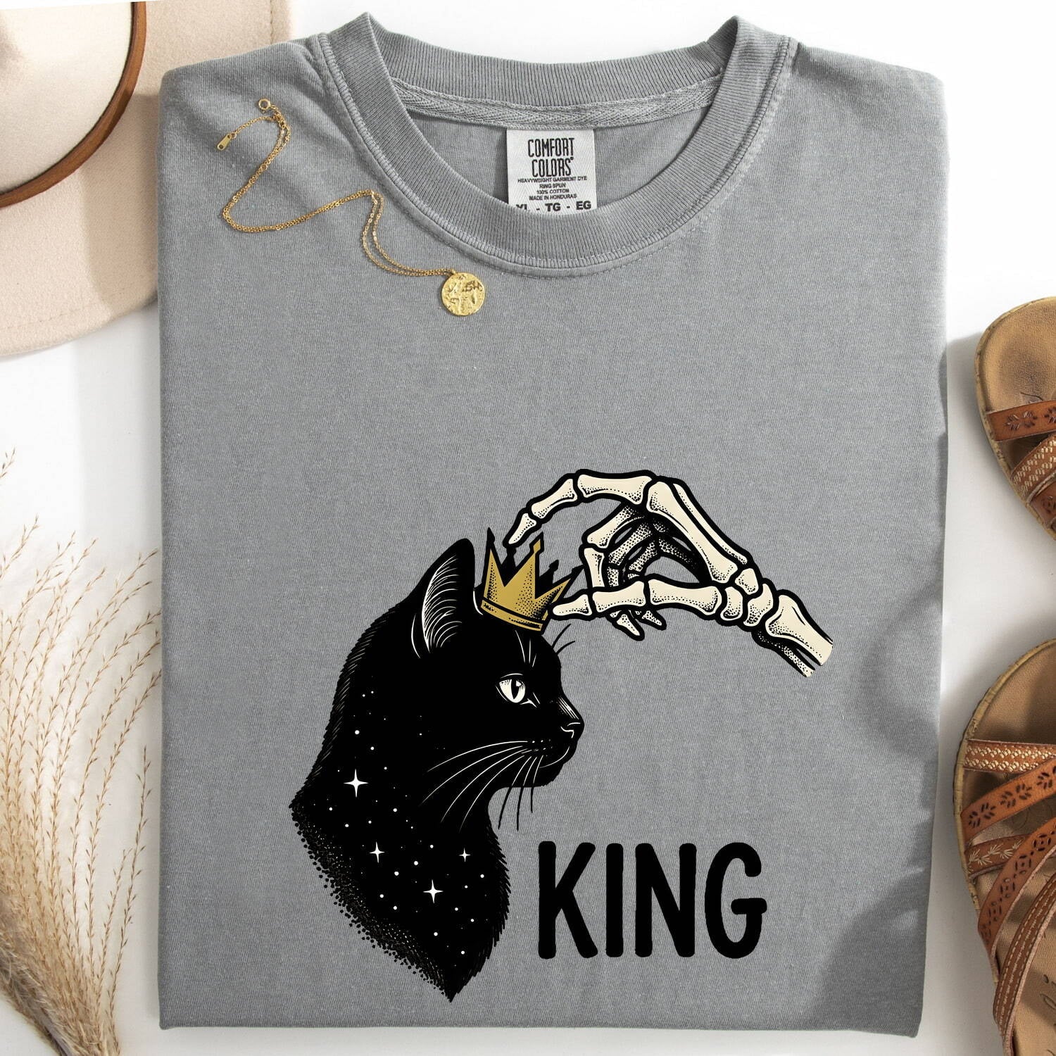 Black Cat Crown Shirt Cat Halloween Gift Women Gothic Tee Cat Crown T-Shirt Cat Fan Dark Tshirt Spooky Graphic Vintage Skeleton Hand Tshirt