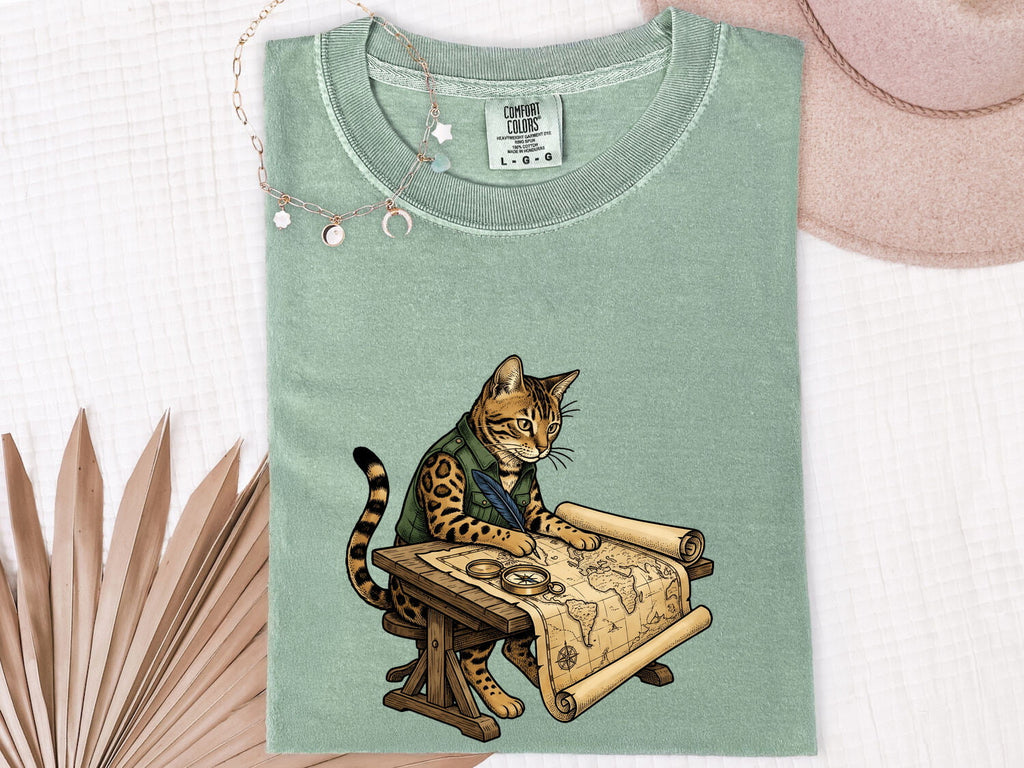 Explorer Cat Shirt Cat Adventure Gift Women Vintage Tee Kitty Cat T-Shirt Feline Fan Retro Tshirt Travel Graphic Hand Drawn Map Tshirt