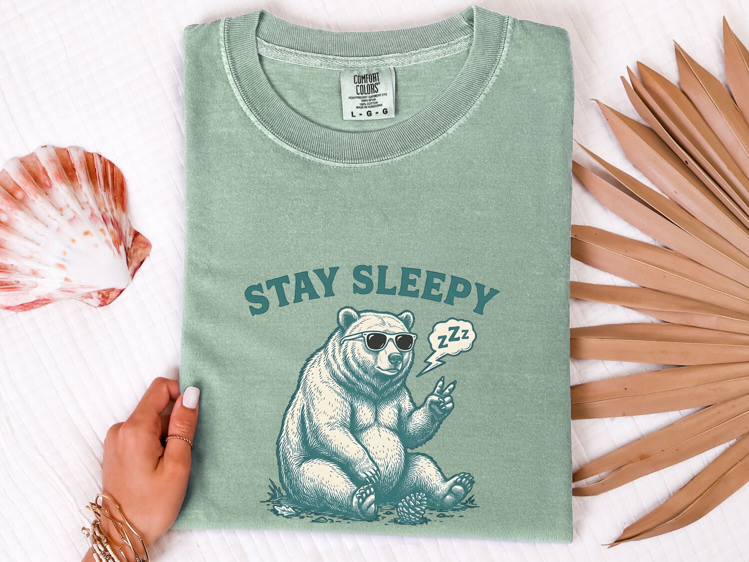 Bear Eyeglasses Shirt Funny Pets Gift Women Old School Tee Bear T-Shirt Humor Fan Vintage Tshirt Animal Graphic Cartoon Pine Cone Tshirt