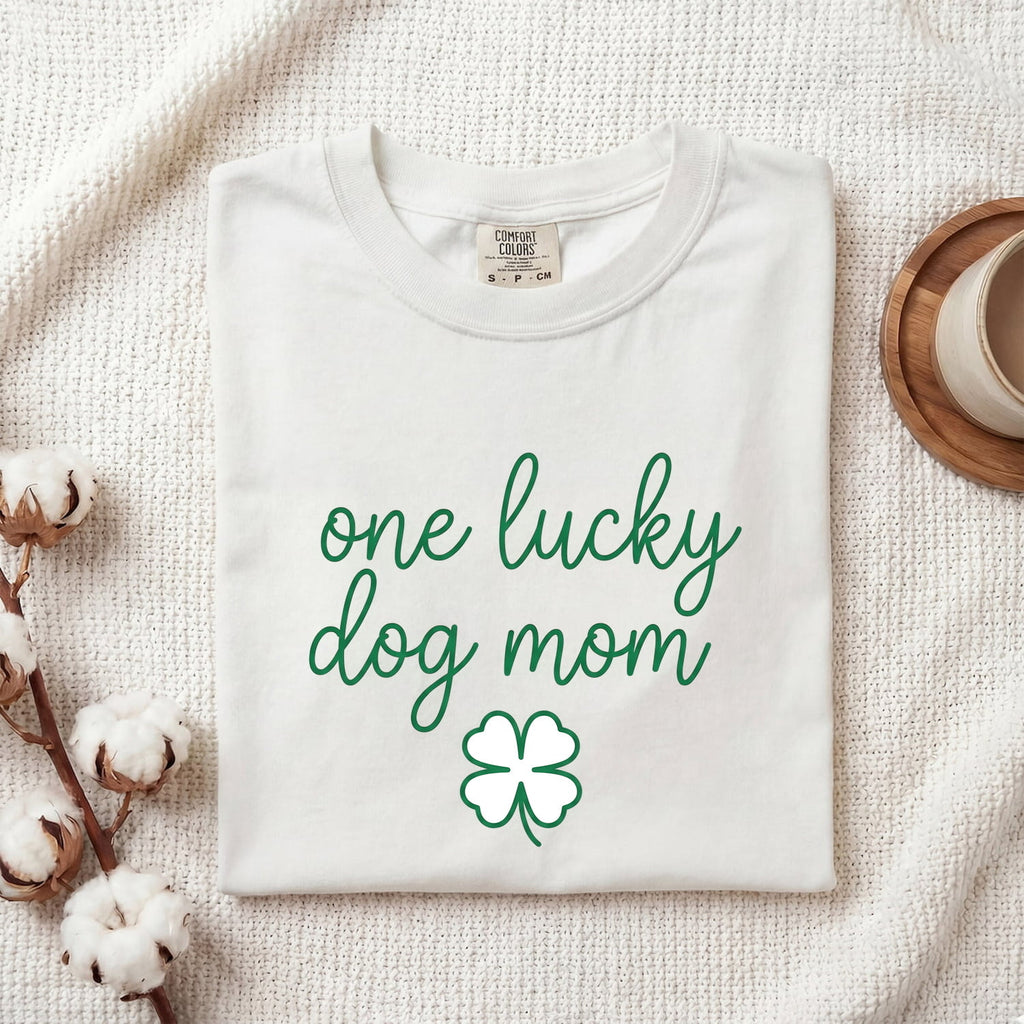 Canine Mom Text Shirt St Patrick's Day Companion Gift Women Fresh Tee Dog Mom T-Shirt Shamrock Fan Cute Tshirt Pet Graphic Neat Four Leaf