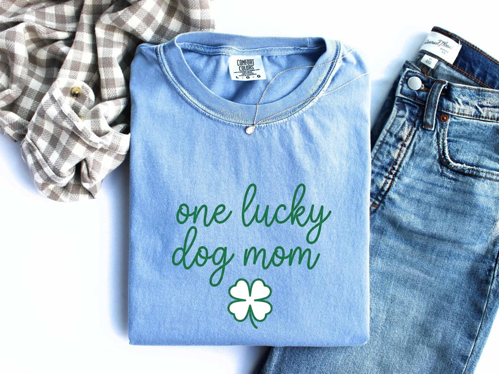 Canine Mom Text Shirt St Patrick's Day Companion Gift Women Fresh Tee Dog Mom T-Shirt Shamrock Fan Cute Tshirt Pet Graphic Neat Four Leaf