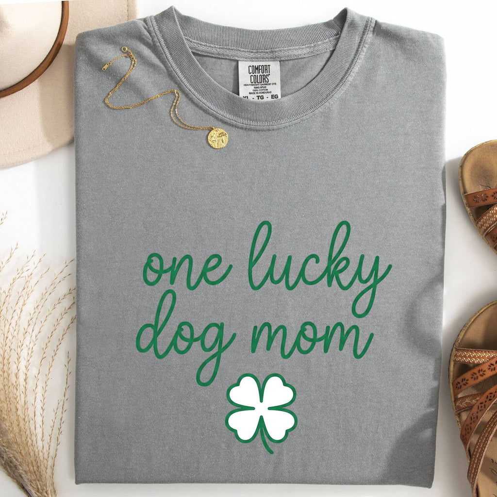 Canine Mom Text Shirt St Patrick's Day Companion Gift Women Fresh Tee Dog Mom T-Shirt Shamrock Fan Cute Tshirt Pet Graphic Neat Four Leaf