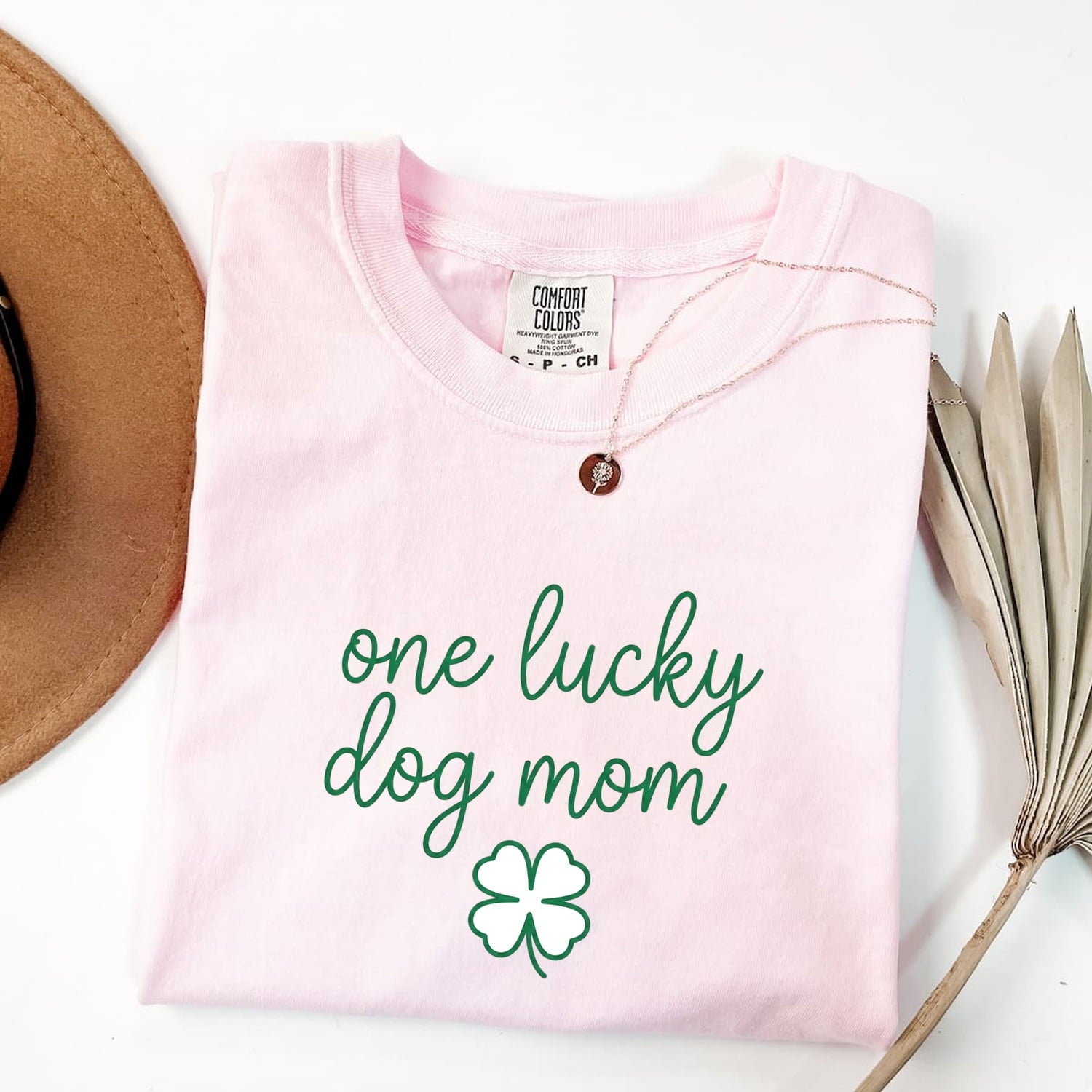 Canine Mom Text Shirt St Patrick's Day Companion Gift Women Fresh Tee Dog Mom T-Shirt Shamrock Fan Cute Tshirt Pet Graphic Neat Four Leaf