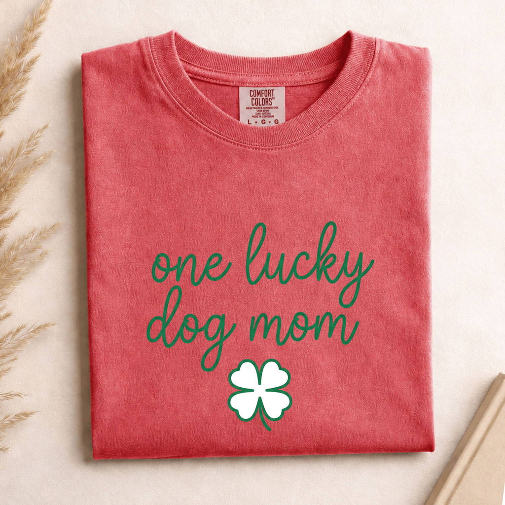 Canine Mom Text Shirt St Patrick's Day Companion Gift Women Fresh Tee Dog Mom T-Shirt Shamrock Fan Cute Tshirt Pet Graphic Neat Four Leaf