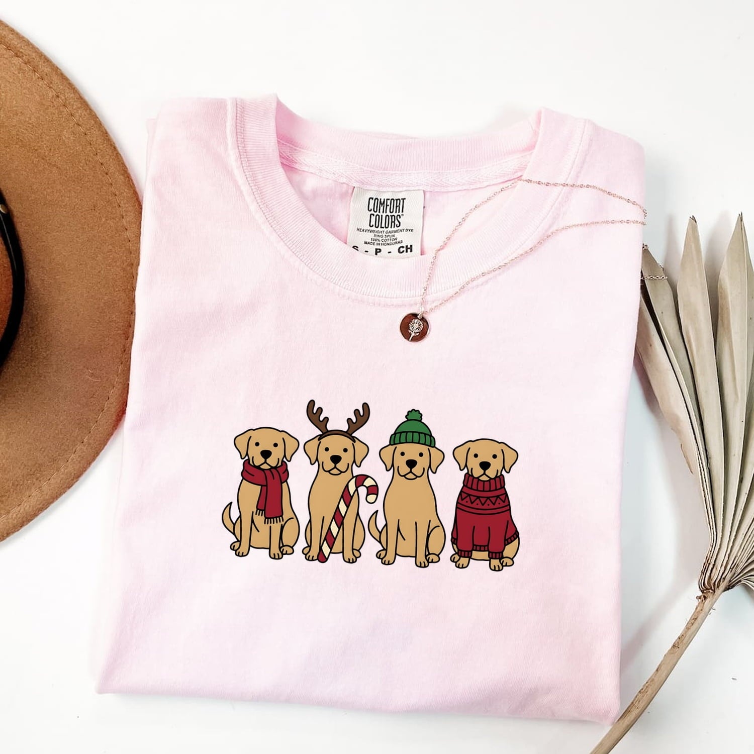Labrador Dog Shirt Dog Xmas Gift Women Cartoonish Tee Labradors T-Shirt Dog Fan Labrador Tshirt Holiday Graphic Sleek Christmas Outfit