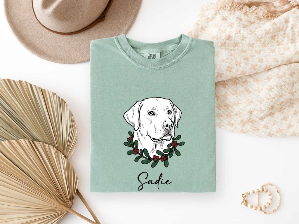 Retriever Dog Shirt Dog Seasonal Gift Women Vintage Tee Retriever T-Shirt Dog Fan Retro Tshirt Winter Graphic Simple Winter Wreath Tshirt