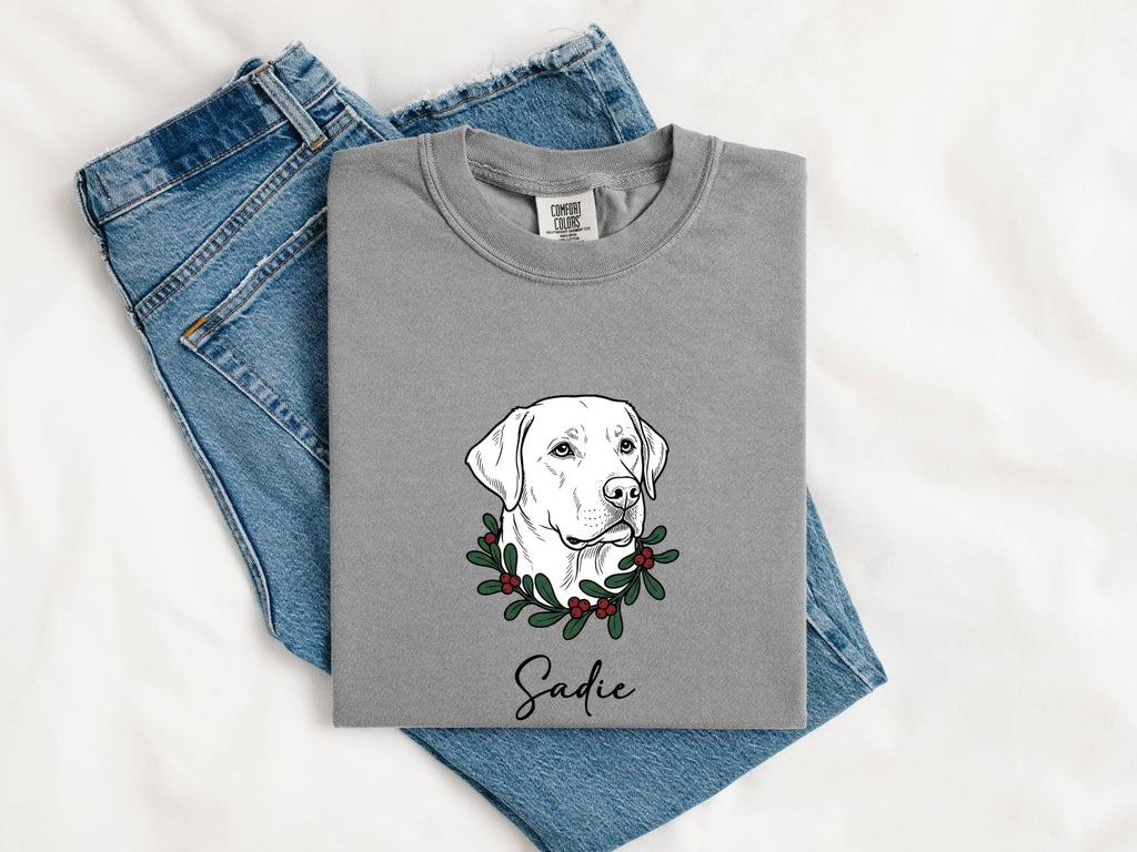 Retriever Dog Shirt Dog Seasonal Gift Women Vintage Tee Retriever T-Shirt Dog Fan Retro Tshirt Winter Graphic Simple Winter Wreath Tshirt