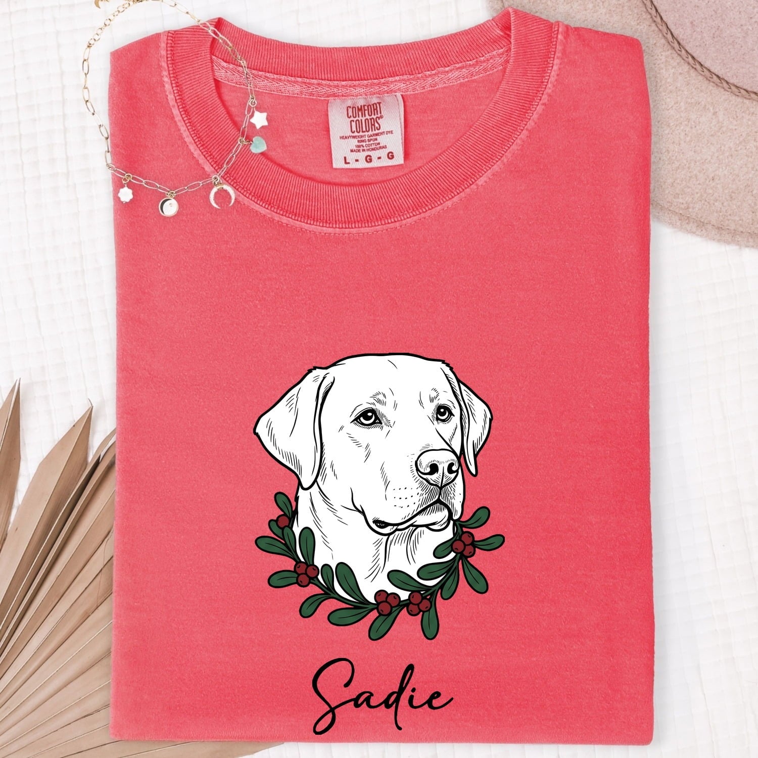 Retriever Dog Shirt Dog Seasonal Gift Women Vintage Tee Retriever T-Shirt Dog Fan Retro Tshirt Winter Graphic Simple Winter Wreath Tshirt