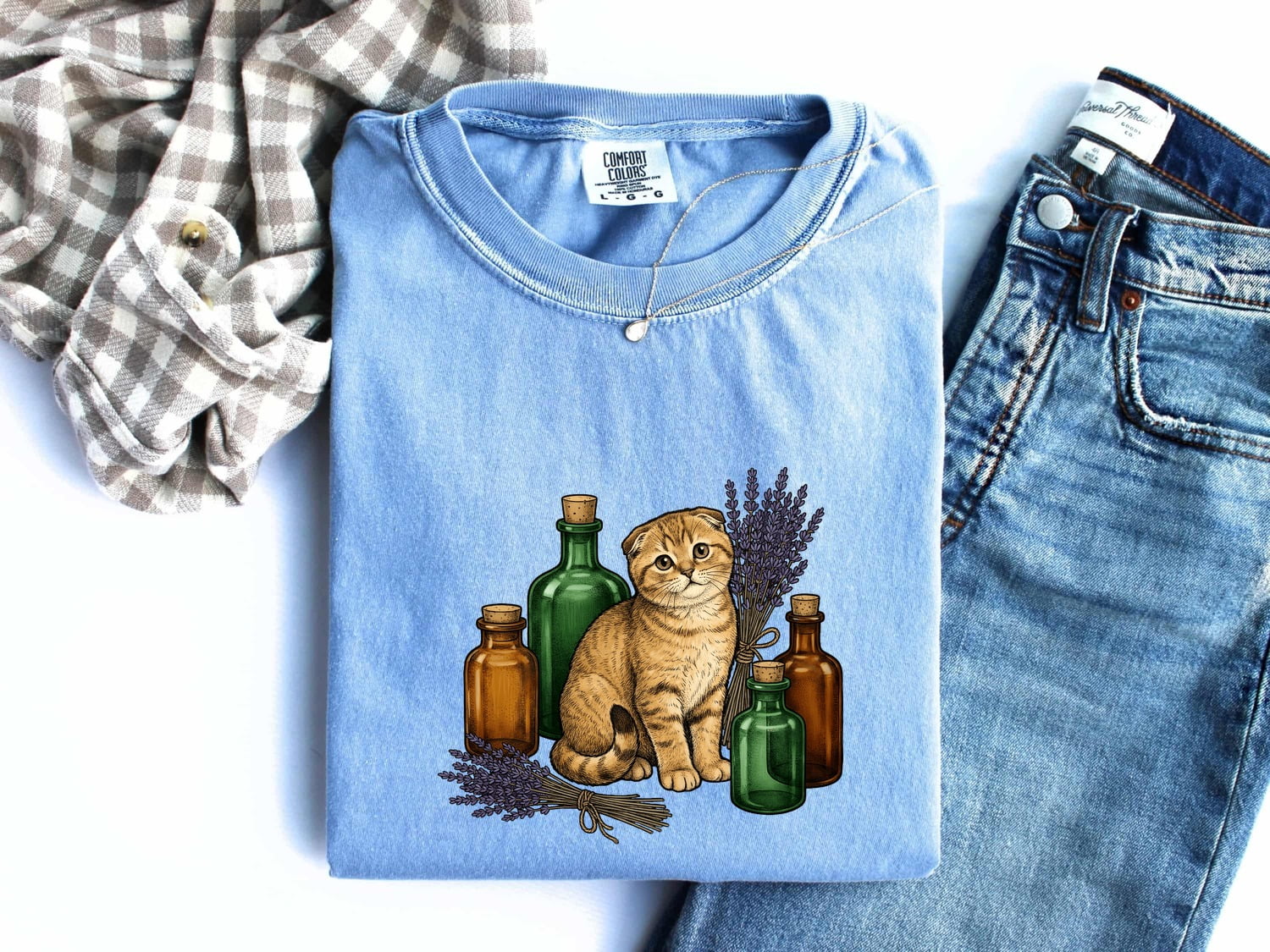 Tabby Cat Shirt Cat Floral Gift Women Vintage Tee Kitty Cat T-Shirt Feline Fan Retro Tshirt Botanical Graphic Hand Drawn Lavender Tshirt