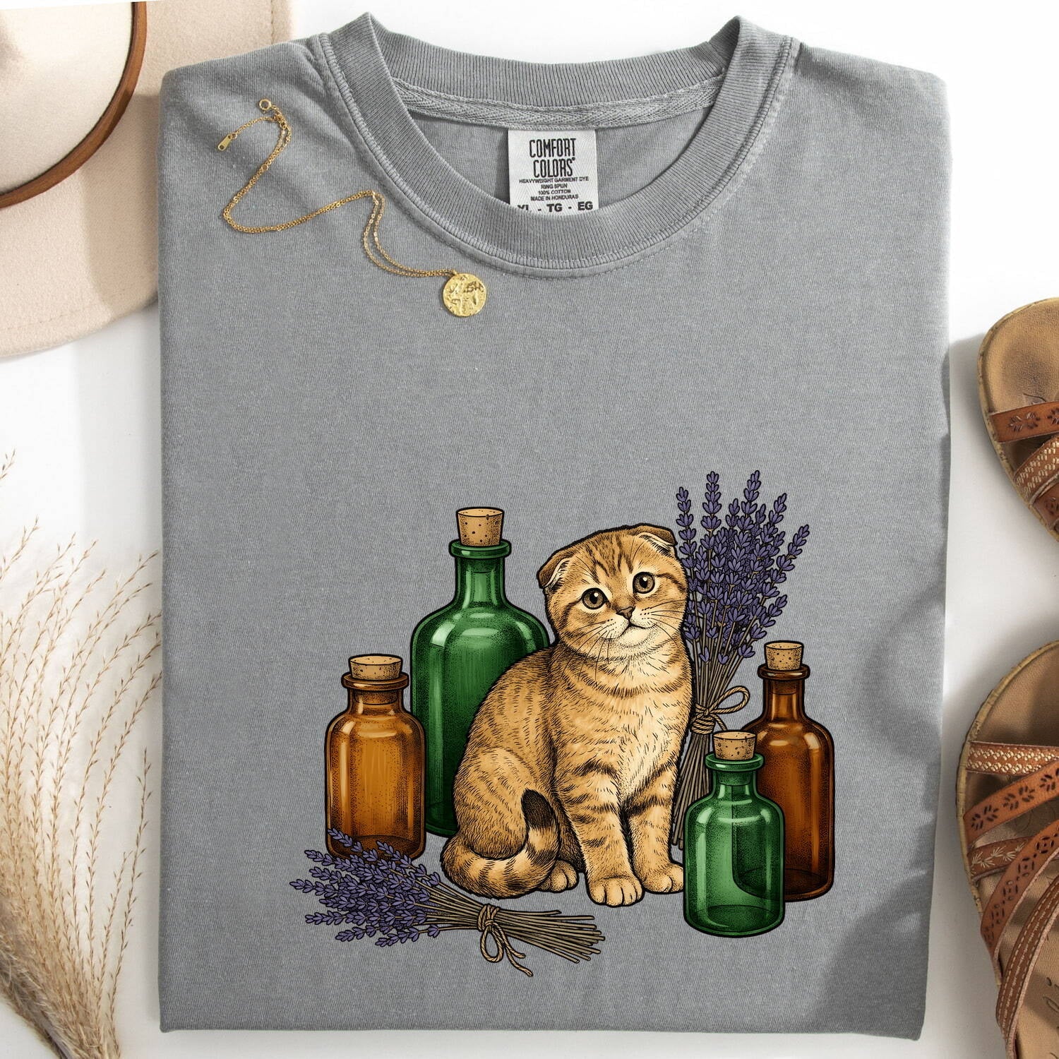 Tabby Cat Shirt Cat Floral Gift Women Vintage Tee Kitty Cat T-Shirt Feline Fan Retro Tshirt Botanical Graphic Hand Drawn Lavender Tshirt