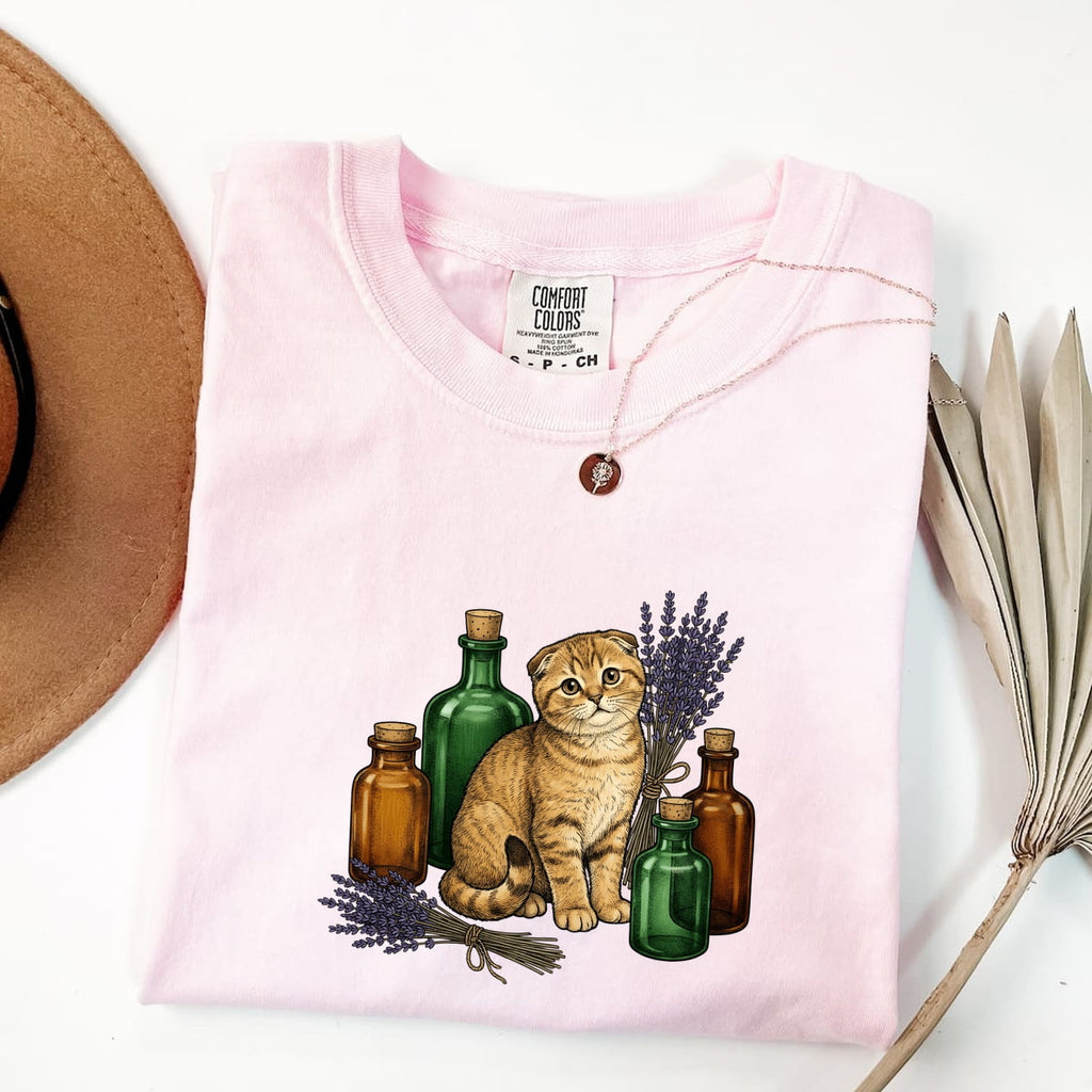 Tabby Cat Shirt Cat Floral Gift Women Vintage Tee Kitty Cat T-Shirt Feline Fan Retro Tshirt Botanical Graphic Hand Drawn Lavender Tshirt
