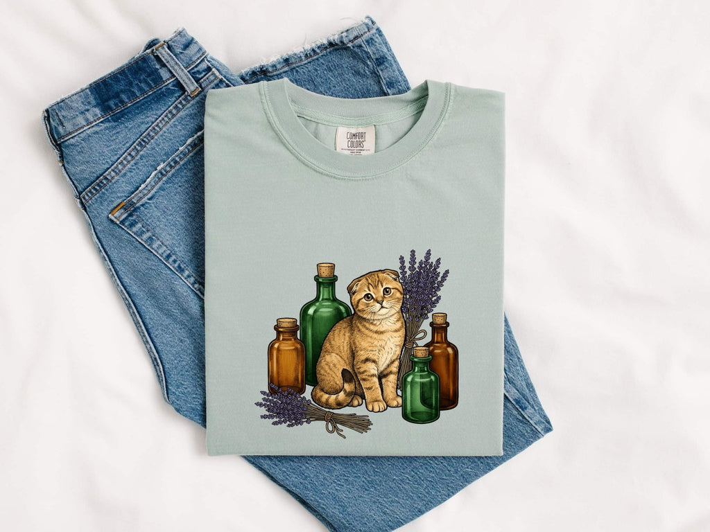 Tabby Cat Shirt Cat Floral Gift Women Vintage Tee Kitty Cat T-Shirt Feline Fan Retro Tshirt Botanical Graphic Hand Drawn Lavender Tshirt