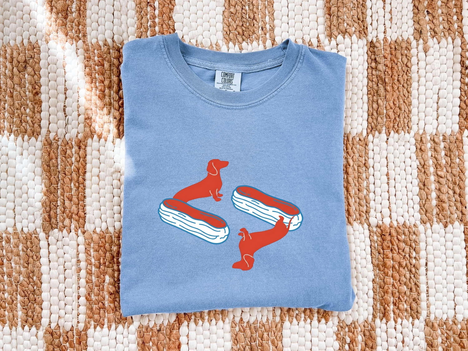 Dachshund Shirt for Women – Minimal Pop Art Eclair Pastry Wiener Dog Graphic Tee
